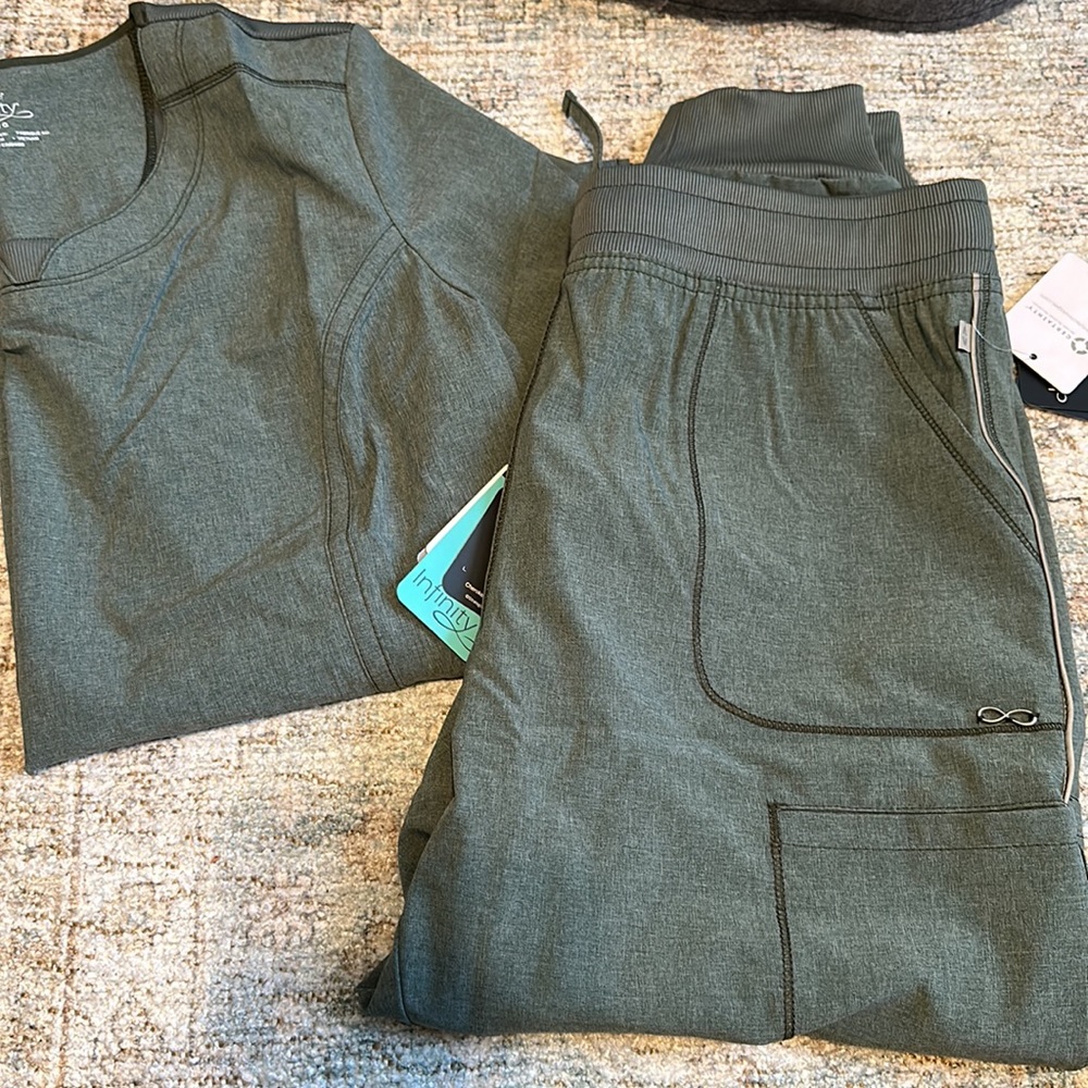 Cherokee Infinity Scrub Set - Picture 2 of 2